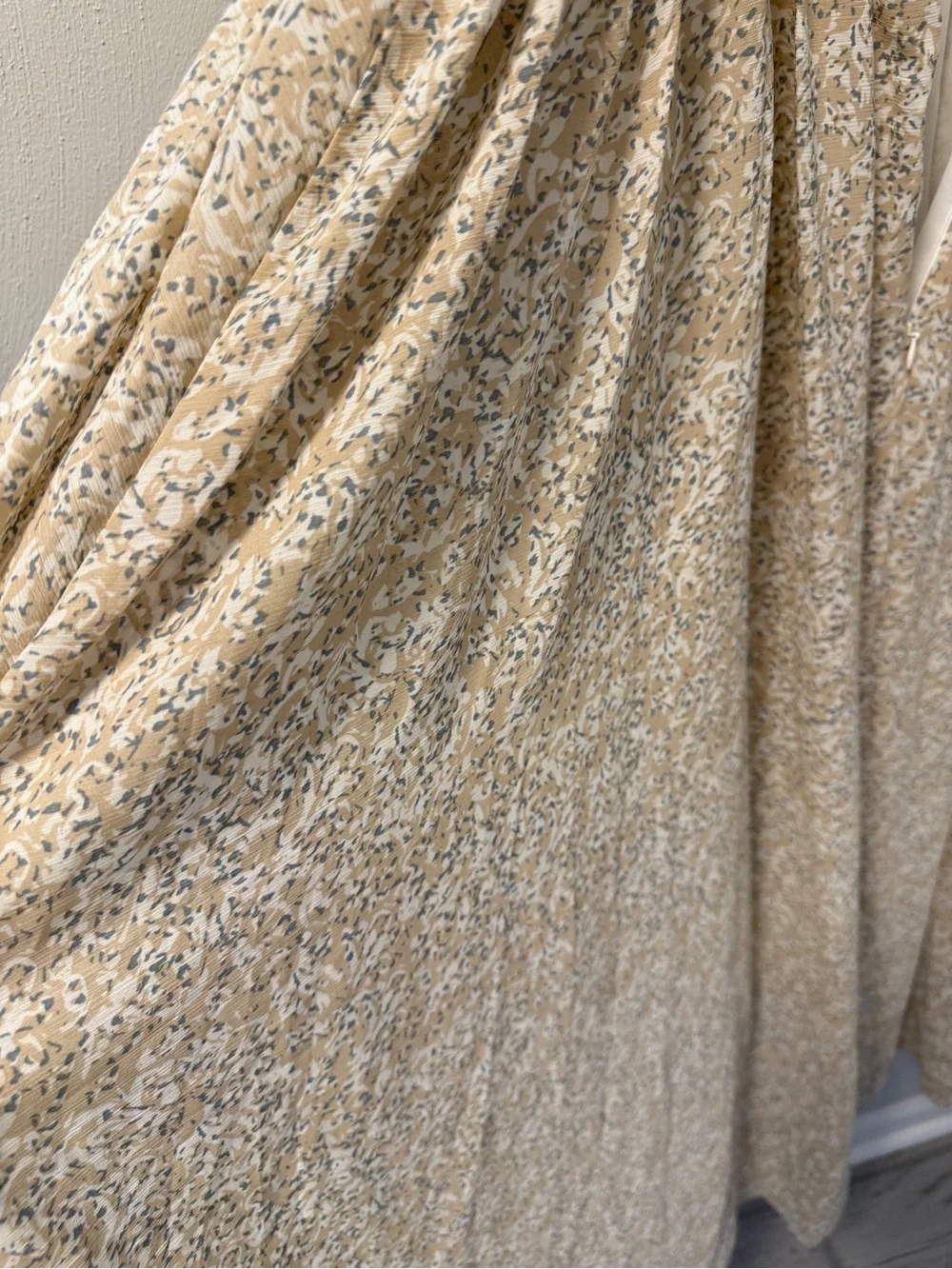 Storia Neutral Floral Maxi Dress in Beige and Cream size L - Picture 6 of 8